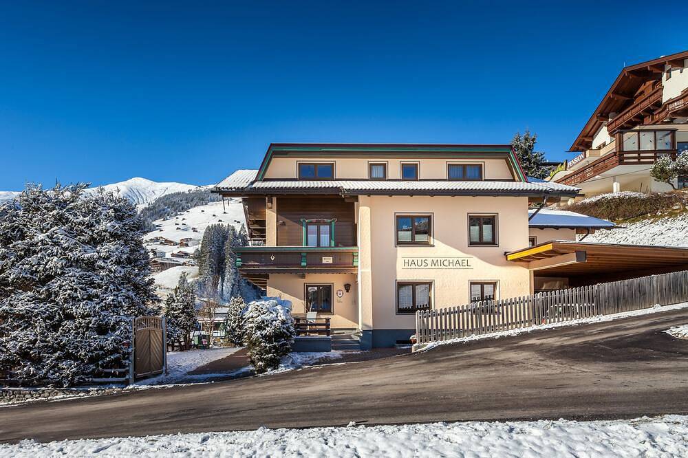 Ganze Wohnung, Großzügige Ferienwohnung in sonniger, zentraler Lage in Tuxer Alpen, Hintertux