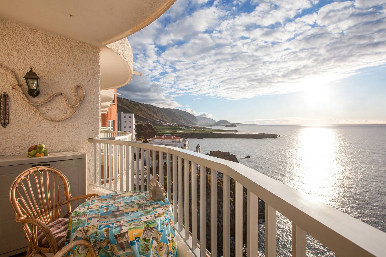 Apartamento entero, Apartamento estudio frente al mar "Sarai" con vistas al mar, vistas a la montaña, Wi-Fi y terraza in San Marcos, Tenerife Norte