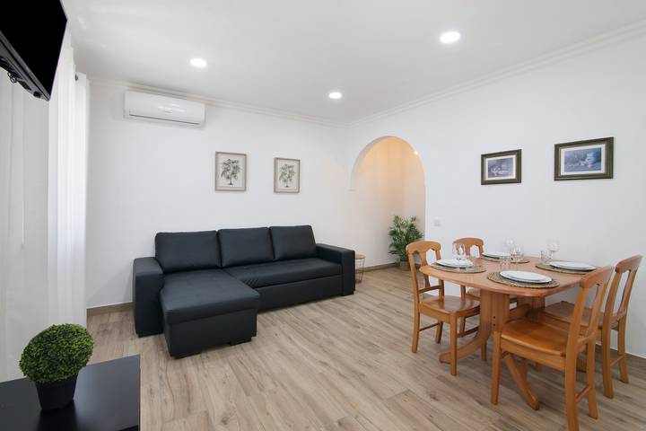 Maison de vacances 'Quinta Alegre Tavira T1' avec piscine partagée, Wi-Fi et climatisation in Luz de Tavira e Santo Estévão, Parque Natural da Ria Formosa