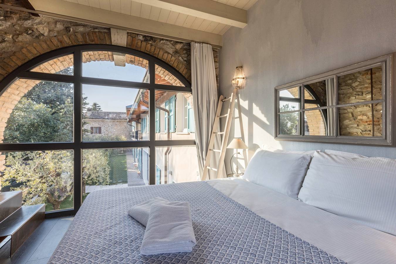 Appartamento intero, Appartamento "Torretta" nella Torre residenziale con Wi-Fi, giardino e piscina in comune in Rivoltella del Garda, Desenzano del Garda