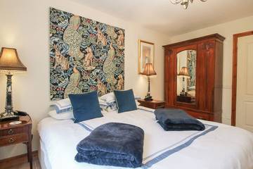 Log Cabin for 6 People in Shrewsbury, Shropshire, Photo 2