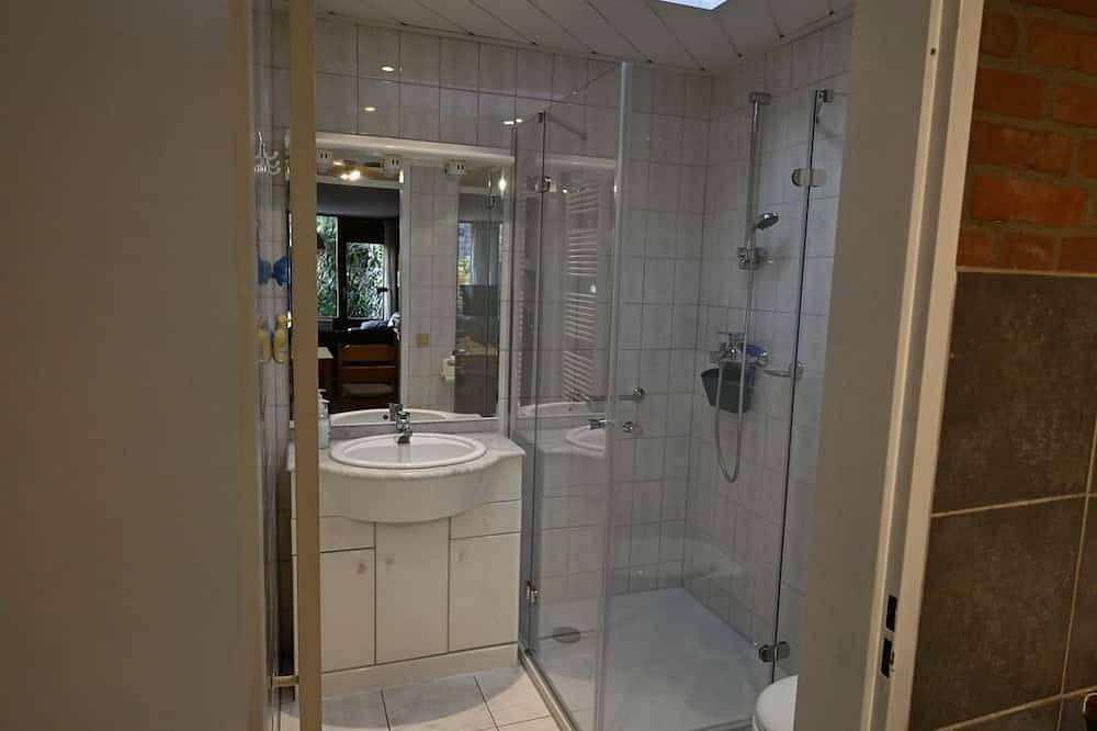 Ferienhaus am Grevelingenmeer in Strandnähe, mit Garten und Pool in Herkingen, Goeree-Overflakkee