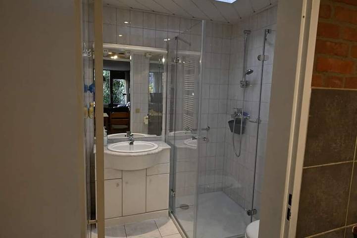 Ferienhaus am Grevelingenmeer in Strandnähe, mit Garten und Pool in Herkingen, Goeree-Overflakkee
