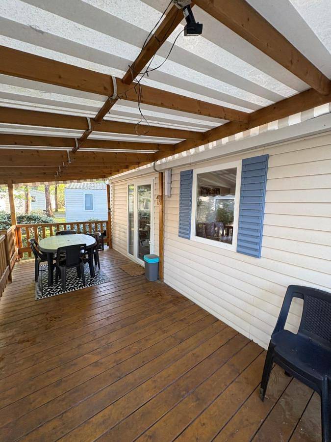 Camping pour 4 personnes, avec sauna et jardin ainsi que piscine et bassin pour enfant