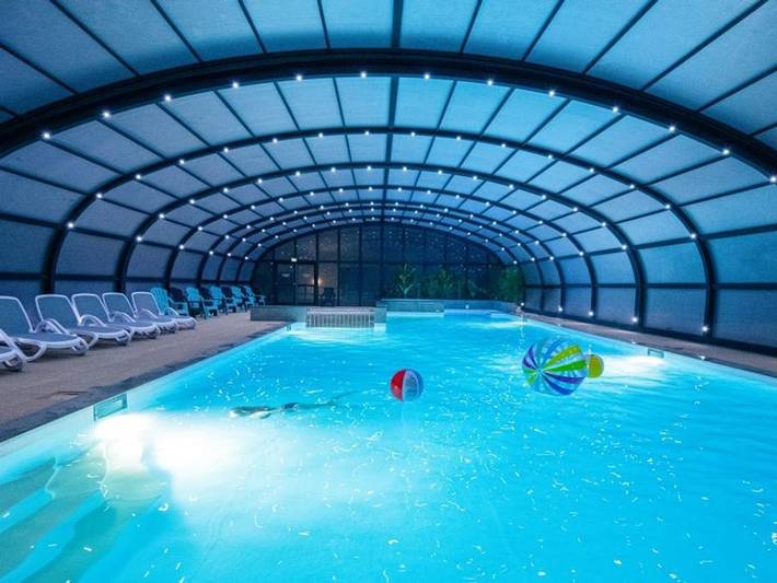 Camping pour 4 personnes, avec piscine et bassin pour enfant dans Basse-Normandie