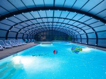 Camping pour 4 personnes, avec piscine et bassin pour enfant en Normandie