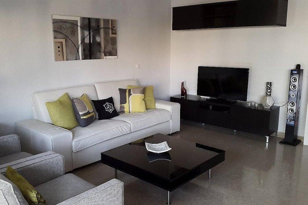 Entire apartment, Modern and Stylish apartment in the heart of La Carihuela - Torremolinos in La Carihuela, Torremolinos