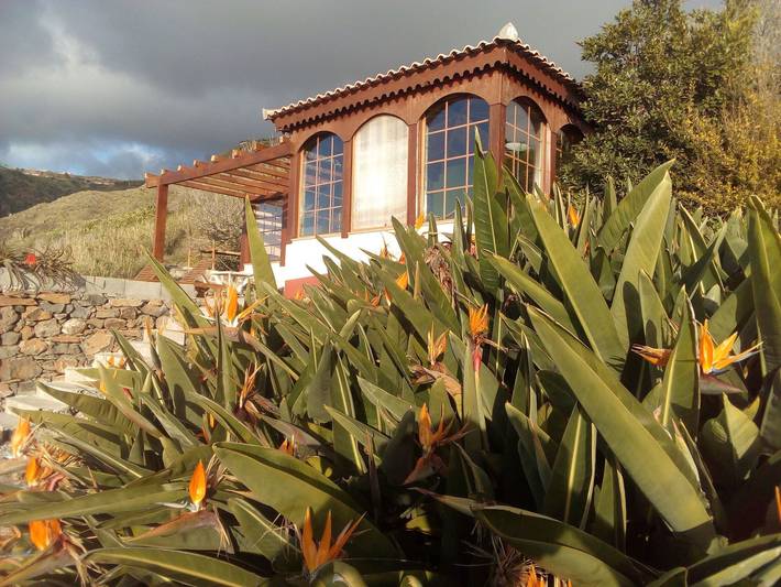 Ferienhaus für 2 Personen, mit Terrasse und Garten in Fajã da Ovelha