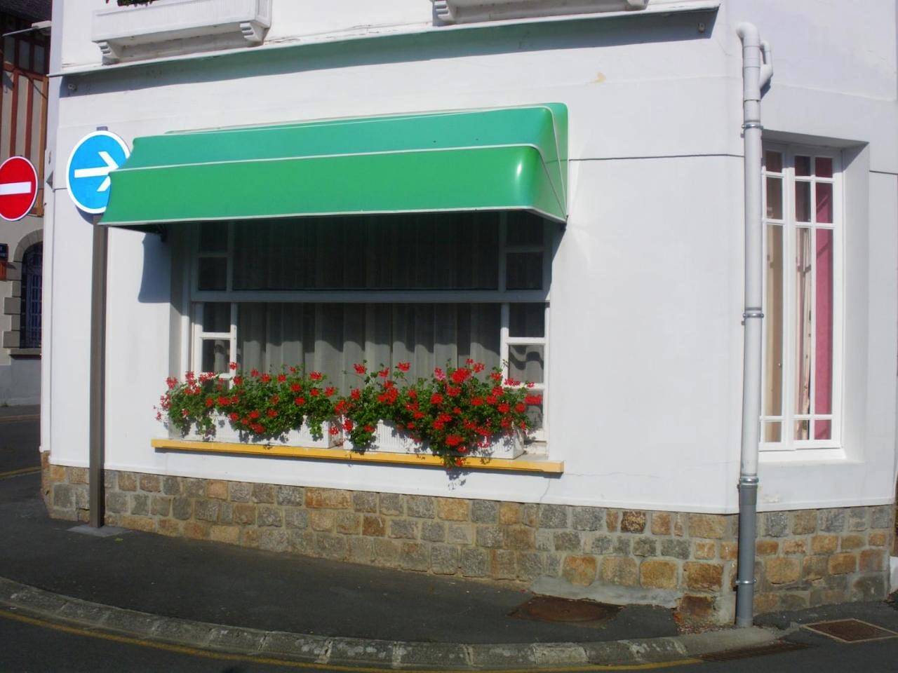 A l'abri des vents in Saint-Jean-le-Thomas, Baie du Mont-Saint-Michel