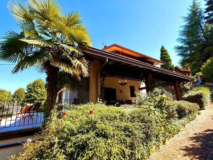 Chambre d’hôte pour 12 personnes, avec Balcon et Terrasse ainsi que Jardin et Vue à Serramazzoni