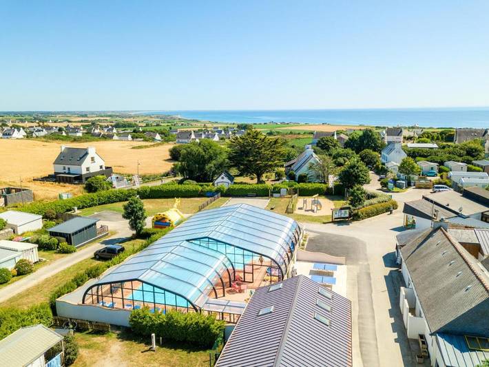 Camping pour 2 personnes, avec terrasse et piscine, animaux acceptés