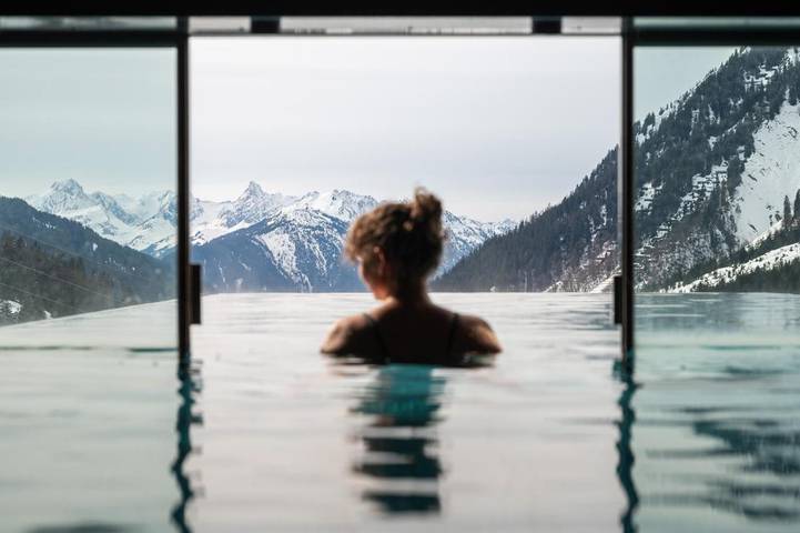 Hotel für 4 Personen, mit Sauna und Pool sowie Garten und Ausblick, mit Haustier in Stuben am Arlberg