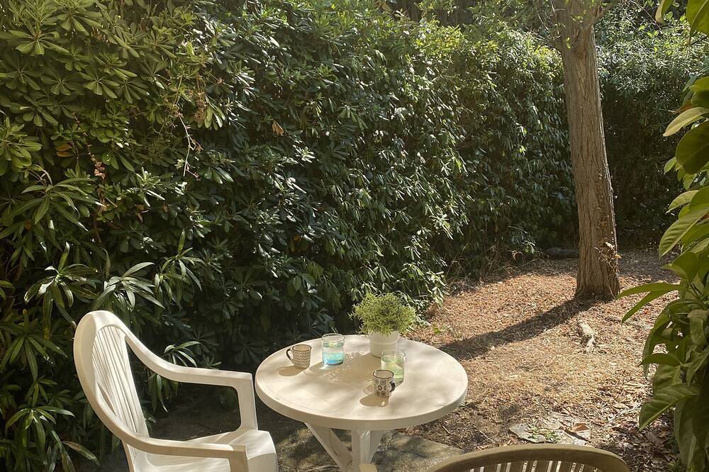 Entire apartment, Studio with parking space and garden in Sausset-les-Pins, Istres region