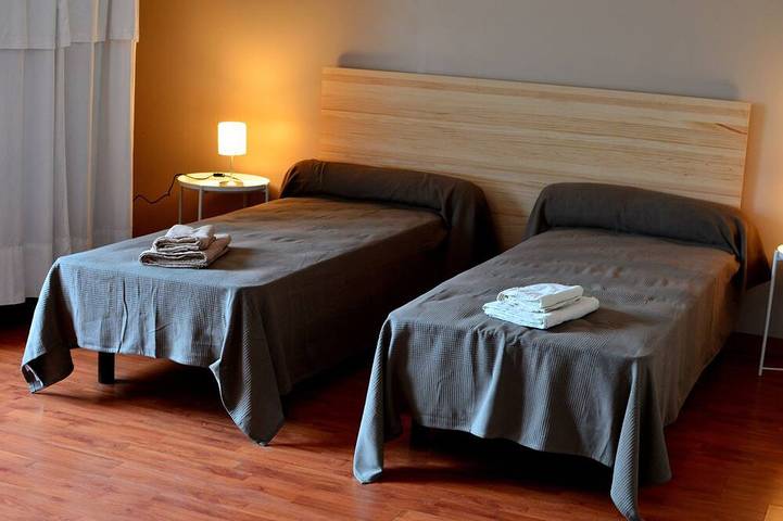 Gîte pour 3 personnes, avec jardin ainsi que piscine et terrasse à Caunes-Minervois - 4