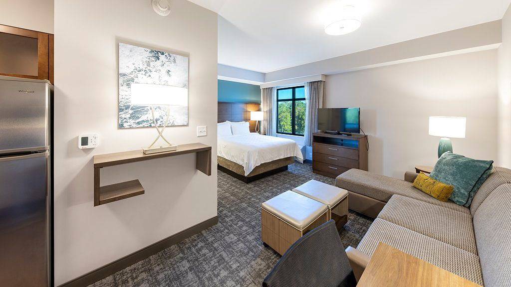 Entire studio, Staybridge Suites Naples in Lely Resort, Southwest Florida