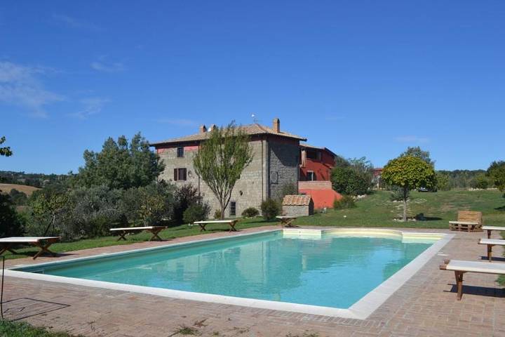 Villa per 18 persone, con piscina e panorama nonché giardino, con animali domestici in Montefiascone