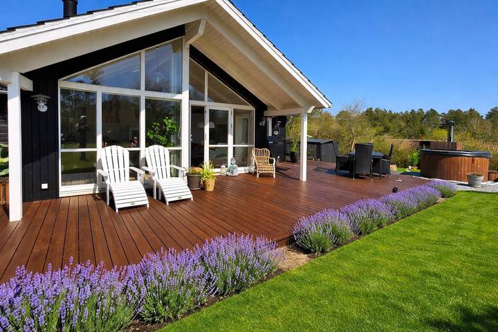 Ferienhaus für 5 Personen, mit Terrasse und Garten sowie Sauna und Seeblick
