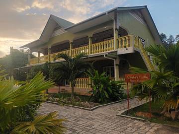 Maison d’hôte pour 2 personnes, avec jardin ainsi que terrasse et vue dans La Digue
