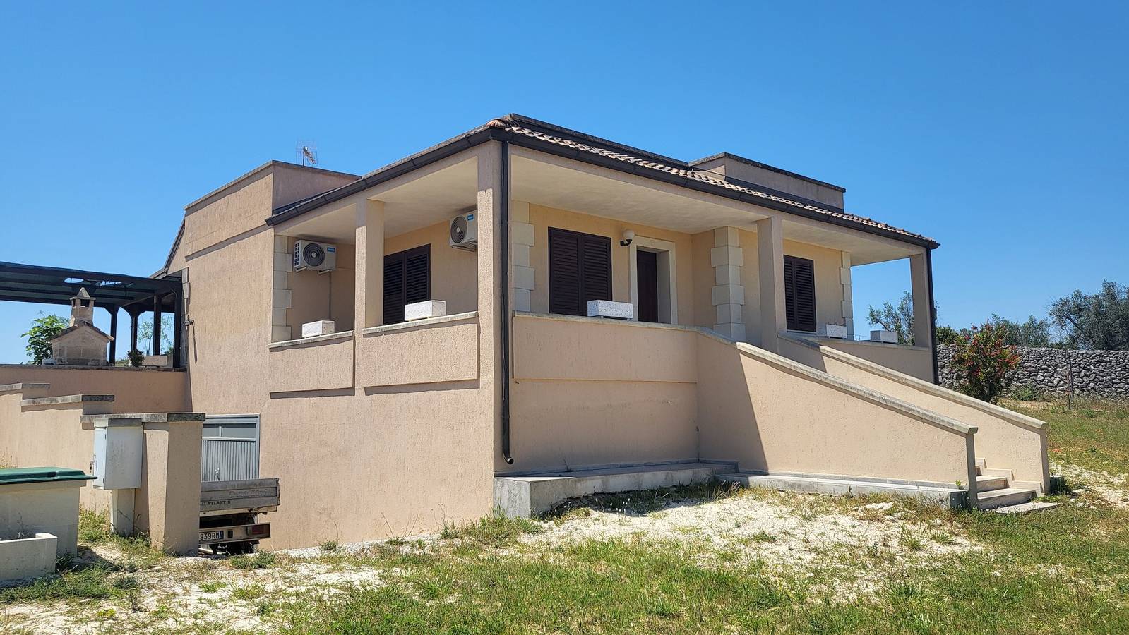 Villa 'Adg House' with Shared Terrace, Wi-Fi and Air Conditioning