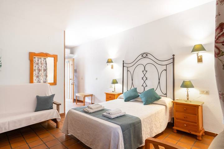 Ganze Wohnung, Apartment 'Naroha' mit Bergblick, Gemeinschaftspool und Wlan in Arroyo Frío, La Iruela