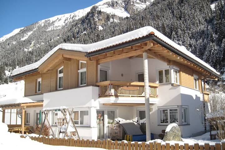 Hütte für 10 Personen, mit Terrasse und Garten im Pitztal