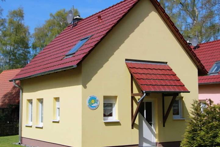 Ferienhaus für 6 Personen, mit Balkon/Terrasse und Terrasse sowie Garten