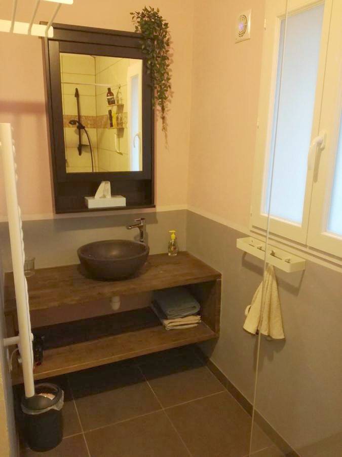 Two-Bedroom House in Civray-de-Touraine, Région de Tours