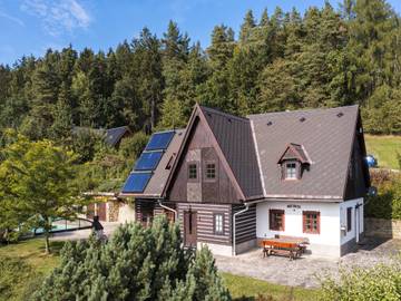 Villa für 10 Personen, mit Pool und Terrasse sowie Garten in Tschechien