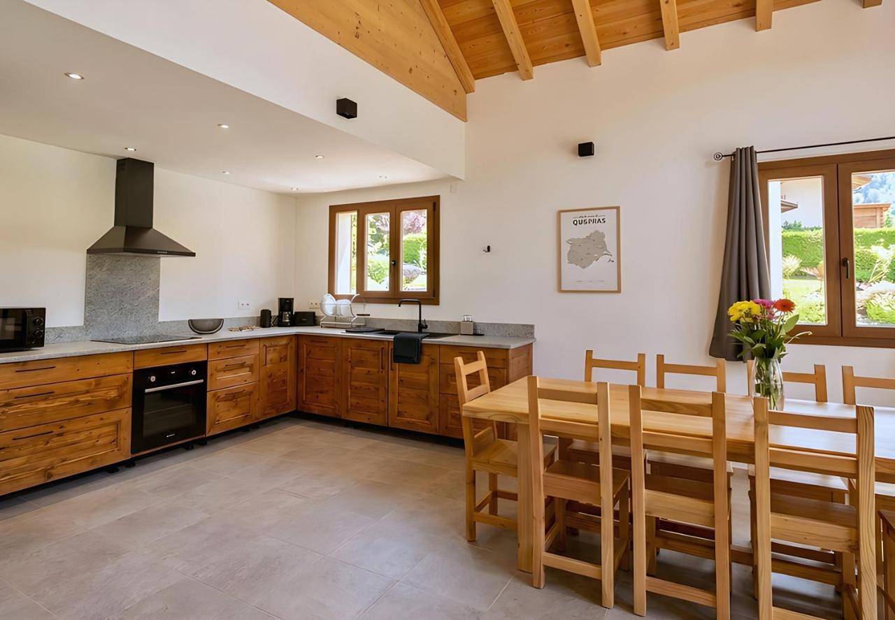 Appartement entier, Casa-Grand Laus: Duplex familial sauna et jacuzzi in Abriès, Queyras