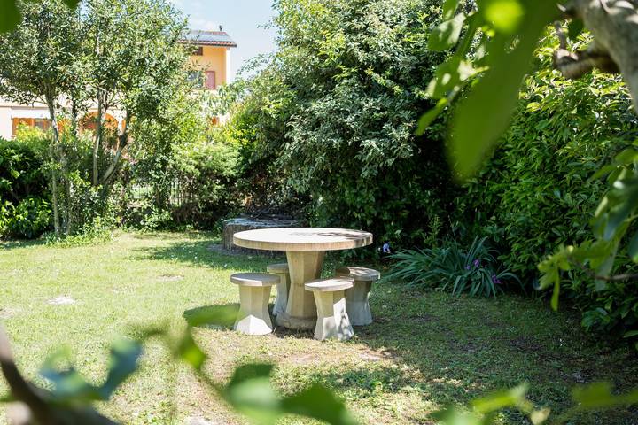 Apartamento entero, Habitación 'Art Rooms - Leonardo Da Vinci' con terraza compartida, Wi-Fi y aire acondicionado. in Arezzo, Provincia de Arezzo