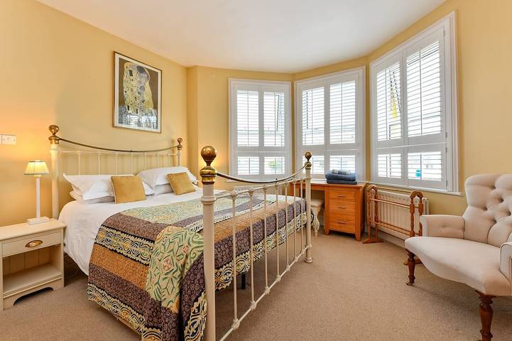 Gorgeous Spacious  Family House In The Centre Of Abersoch in Abersoch, Gwynedd