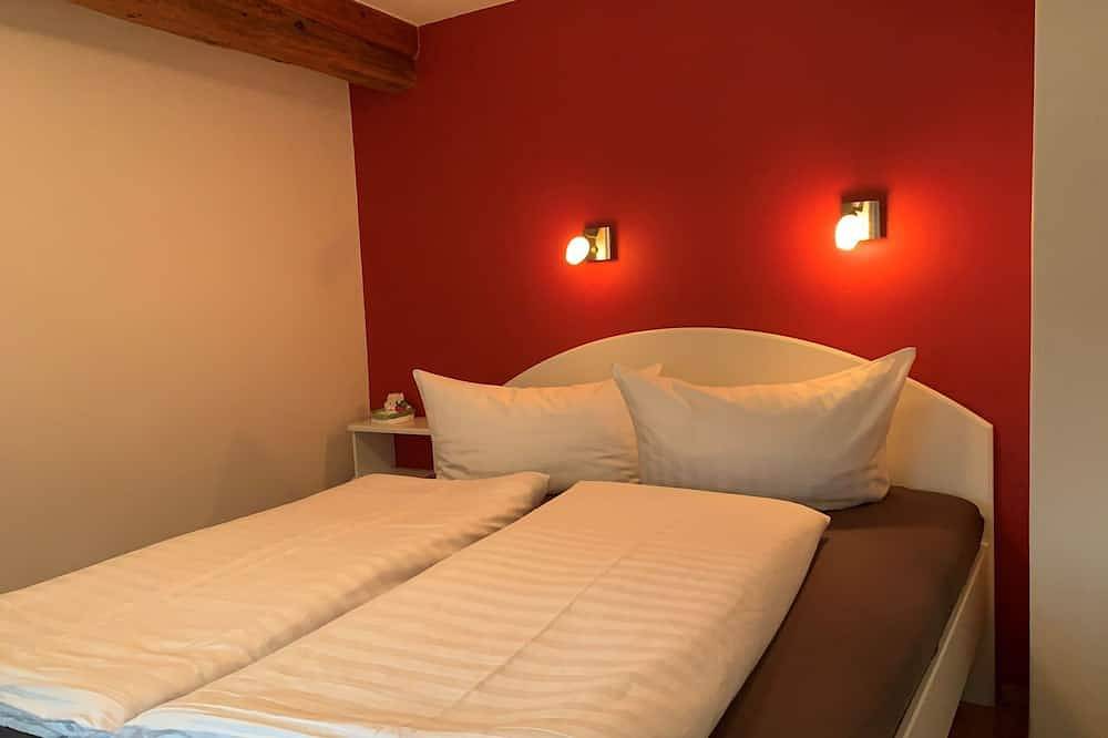 Ganze Wohnung, Schöne Ferienwohnung in Reetdachhaus im Ortskern von Nebel. in Nebel, Amrum