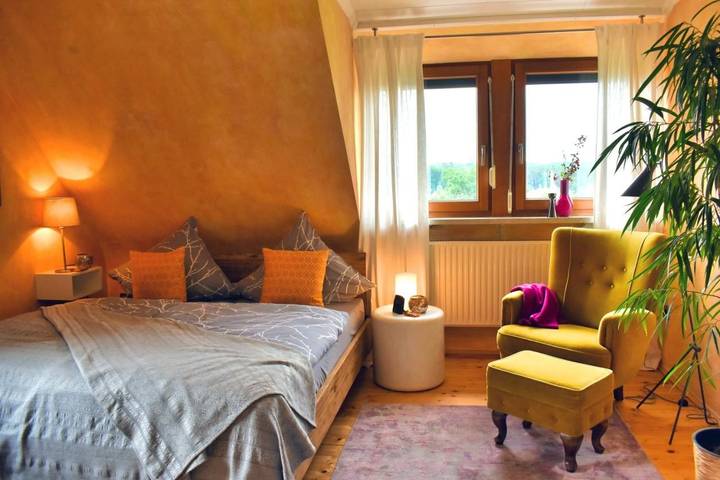 Ferienwohnung für 5 Personen, mit Whirlpool und Terrasse sowie Garten und Pool in Burgthann