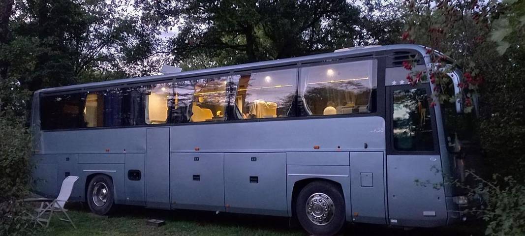 Camping pour 4 personnes, avec Terrasse et Jardin ainsi que Bassin pour enfant et Piscine