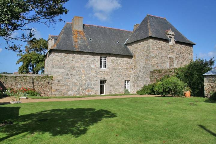 Gîte pour 4 personnes, avec Jardin à Lanmodez