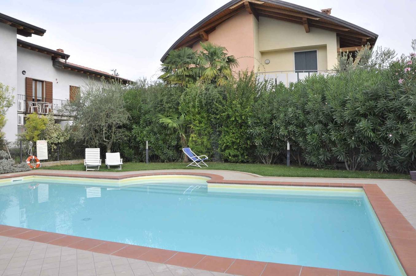 Apartamento vacacional entero, Apartamento vacacional con terraza y piscina in Lazise, Montañas Garda