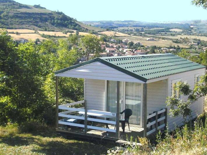 Location de vacances pour 4 personnes, avec piscine à Saint-Georges-de-Luzençon