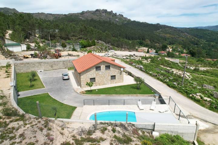 Casa de férias para 13 pessoas, com Jardim em 