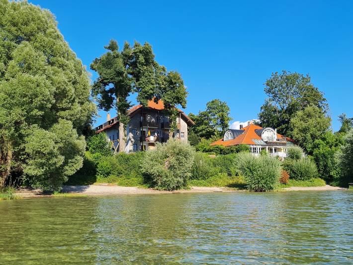 Ferienwohnung für 2 Personen, mit Balkon und Garten sowie Sauna und Seeblick im Chiemgau