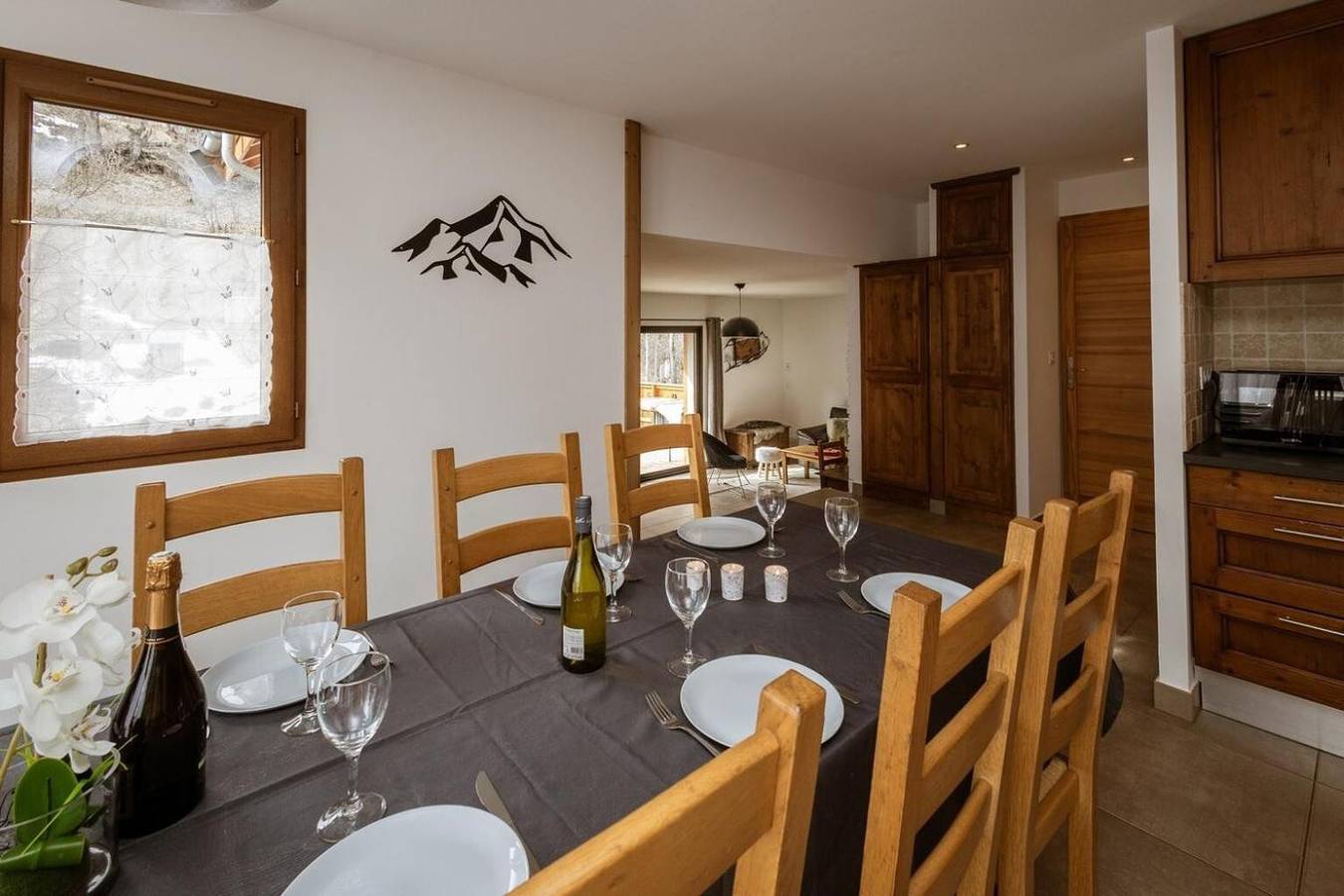 Appartement entier, Appartement "Chalet Lova" avec vue sur les montagnes, terrasse privée et Wi-Fi in Valloire, Région de Saint-Jean-de-Maurienne