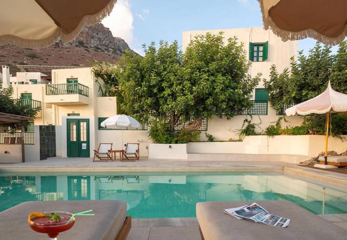 Appartement voor 4 personen, with uitzicht and tuin as well as zwembad in Koutouloufari