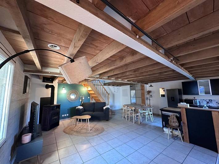 Location de vacances pour 4 personnes, avec Jacuzzi et Terrasse ainsi que Jardin et Vue dans Saint-Clément-les-Places