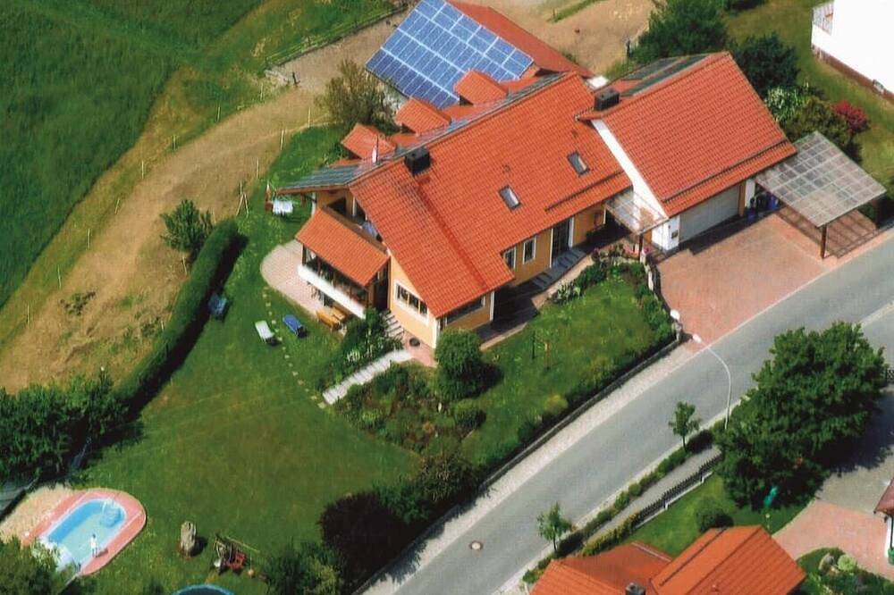 Ganze Wohnung, Gemütliche Ferienwohnung mit Terrasse und Pool in Tiefenbach, Ostbayern