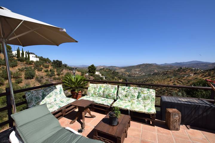 Casa rural para 6 personas, con jacuzzi además de terraza y jardín, Se admiten mascotas en Riogordo - 4