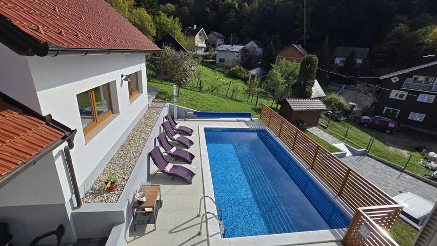 Ferienhaus für 6 Personen, mit Balkon und Terrasse sowie Garten und Pool