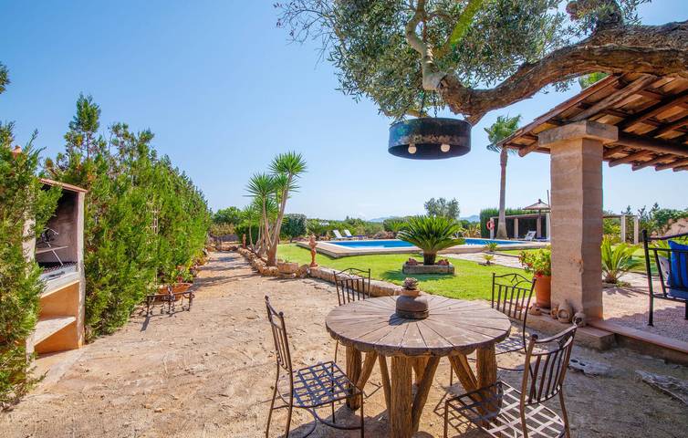 Gemütliche Terrassenwohnung mit AC & Grill in Maria de la Salut, Mallorca Inselmitte