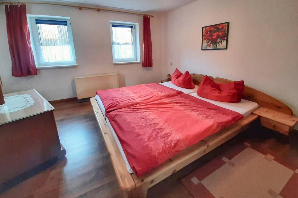 Ganze Wohnung, Schlichte Ferienwohnung im Harz mit Garten in Thale, Harzvorland