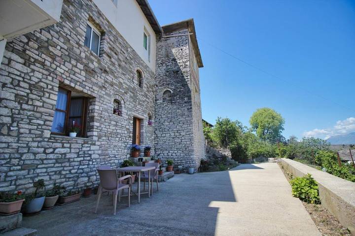 Chambre d’hôte pour 2 personnes, avec terrasse et jardin dans Gjirokastër - 4