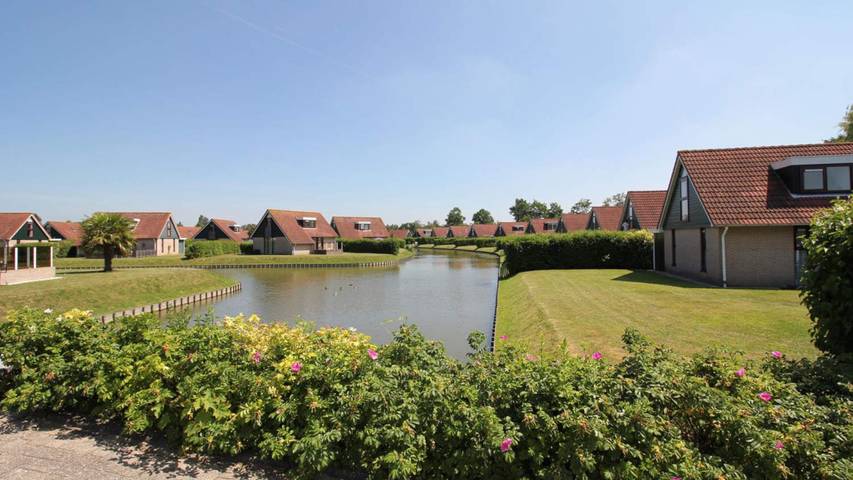 Vakantieappartement voor 6 personen, with terras and zwembad as well as sauna and tuin in Heinkenszand