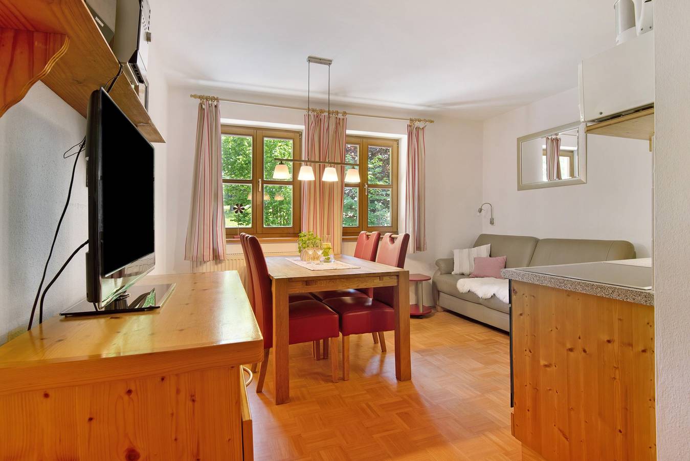 Entire apartment, Apartment 2 with Shared Garden and Wi-Fi in Eschlkam, Eastern Bavaria